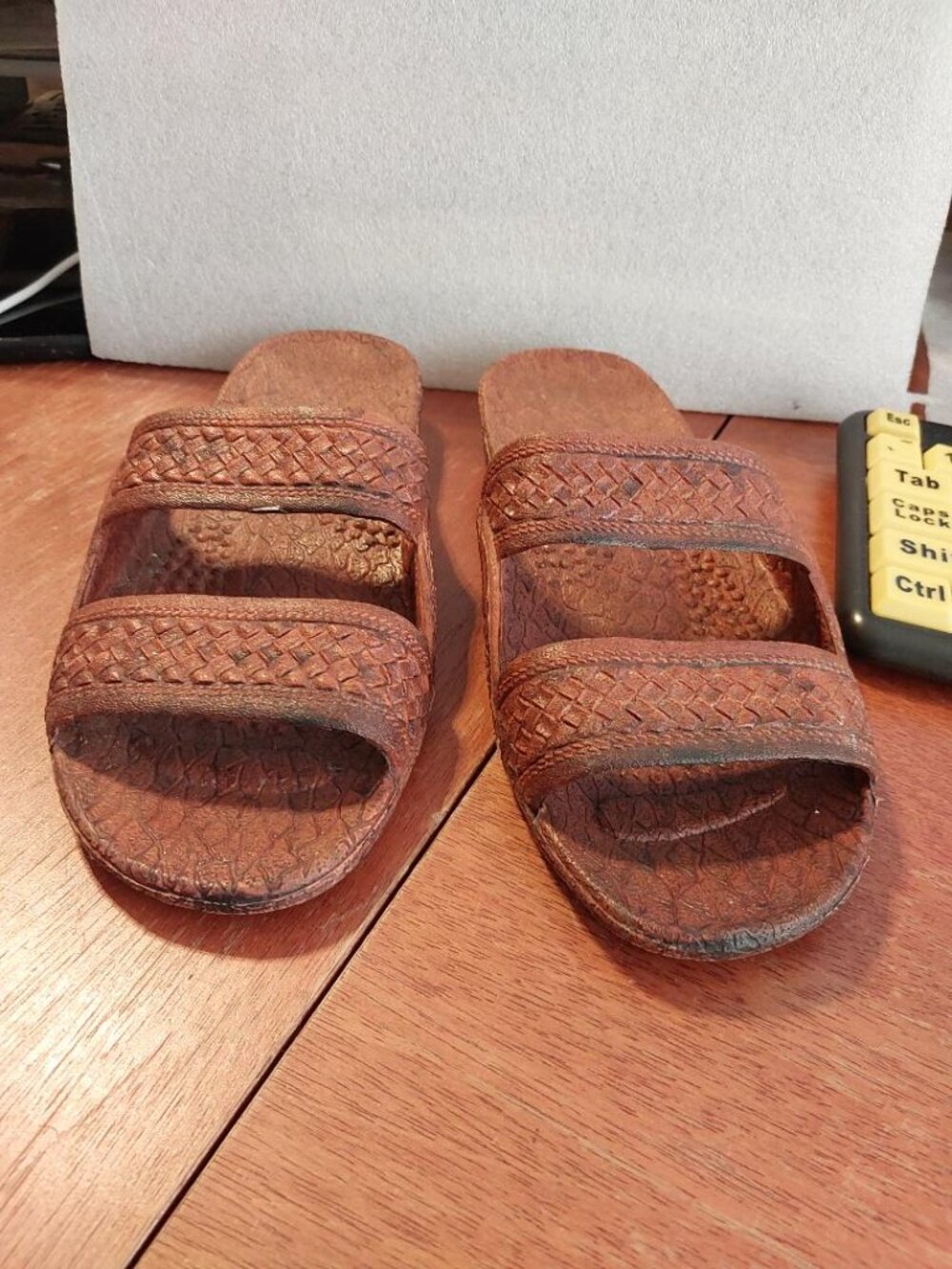 Pali Hawaii Jandals Tiki Textured Unisex Slip On Brown Size US 5/ EU37